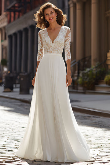 Ivoire une ligne à col en V Sweep Train robe de mariée avec dentelle